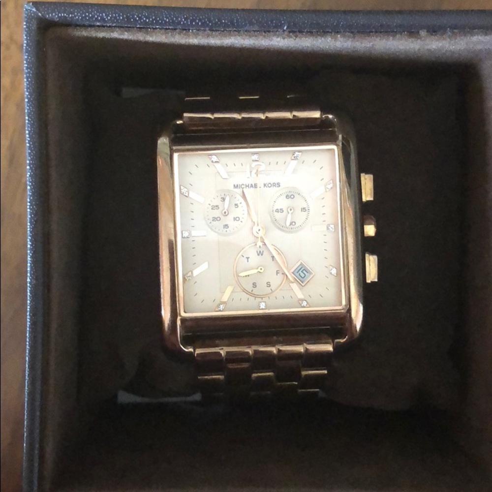 Selling a rose gold michael kors watch!